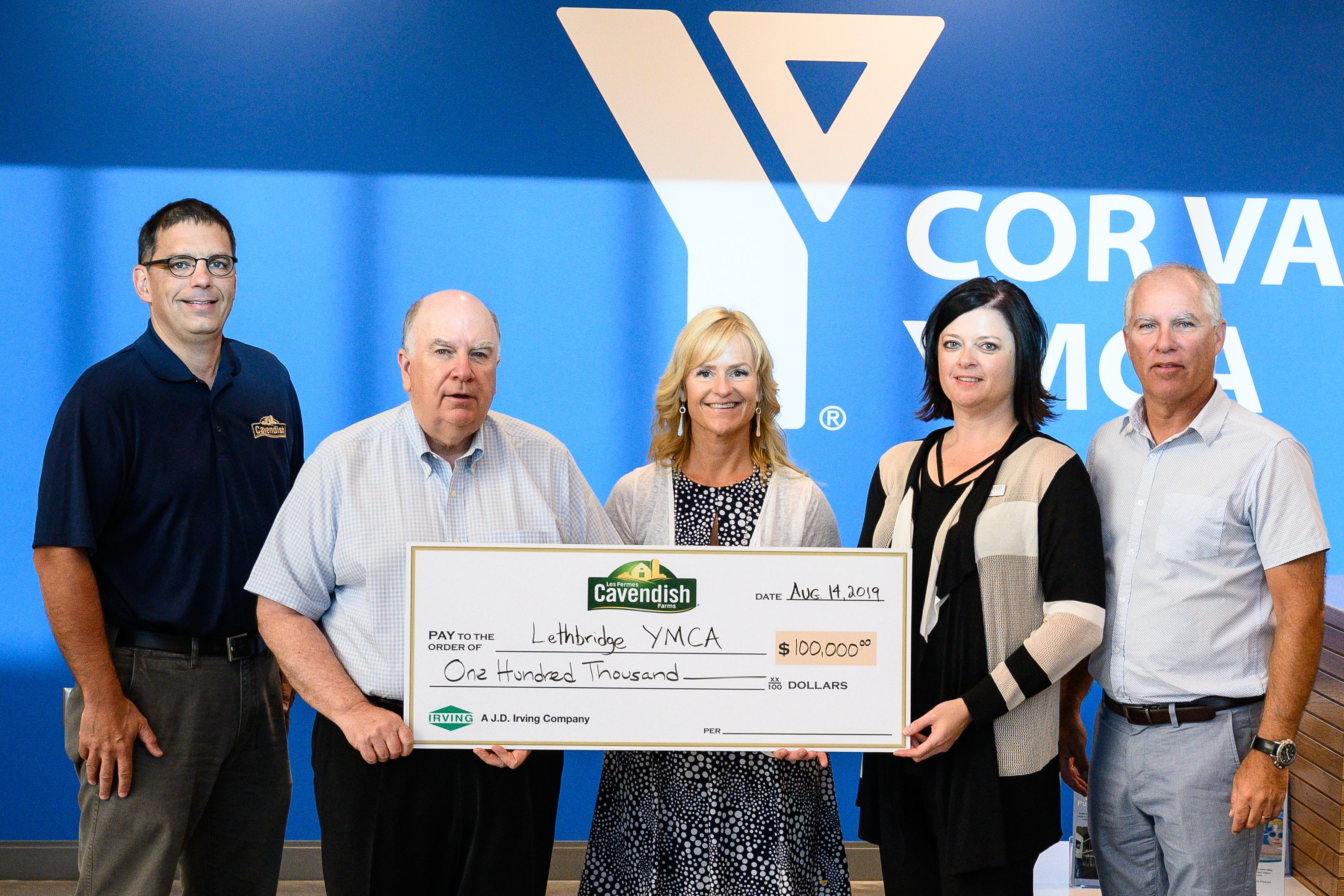 Le YMCA de Lethbridge reçoit un don de 100 000 $ des Fermes Cavendish
